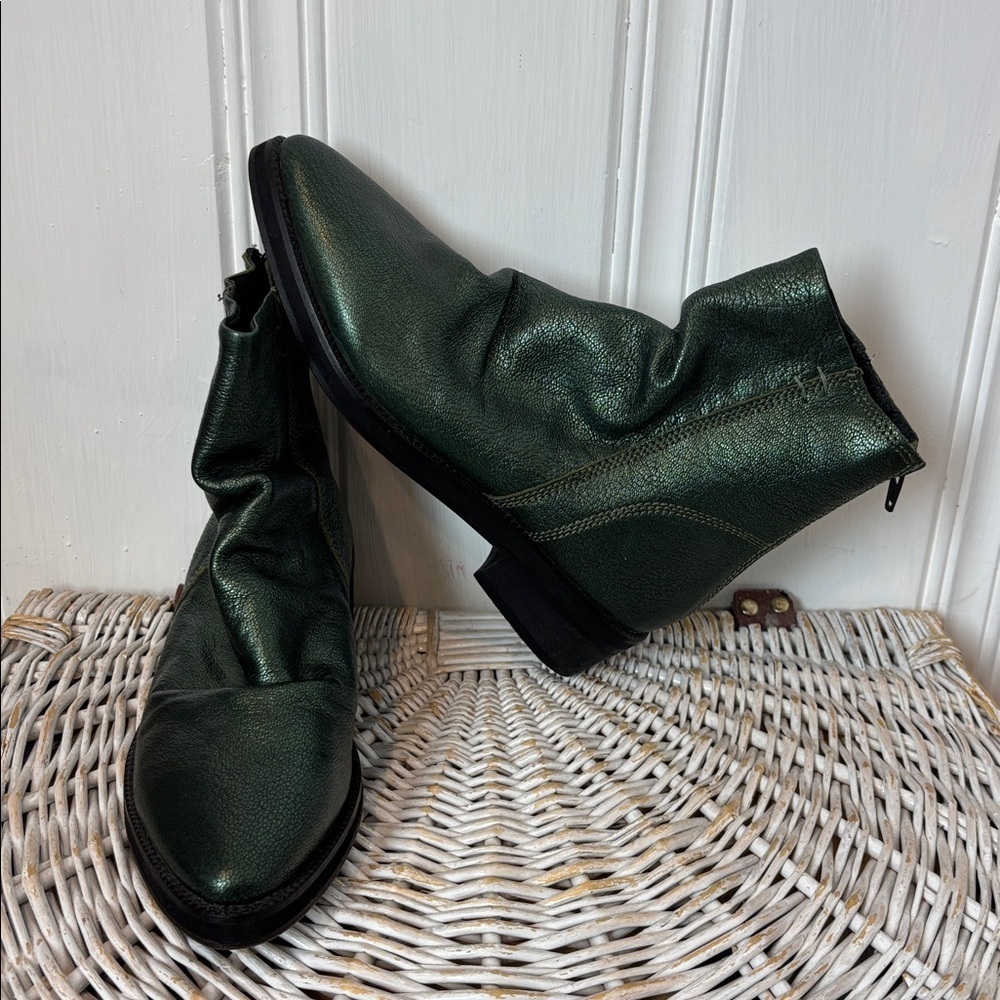 FREE PEOPLE Green Iridescent Slouchy Leather Ankle Boots – Size 7 (New!)